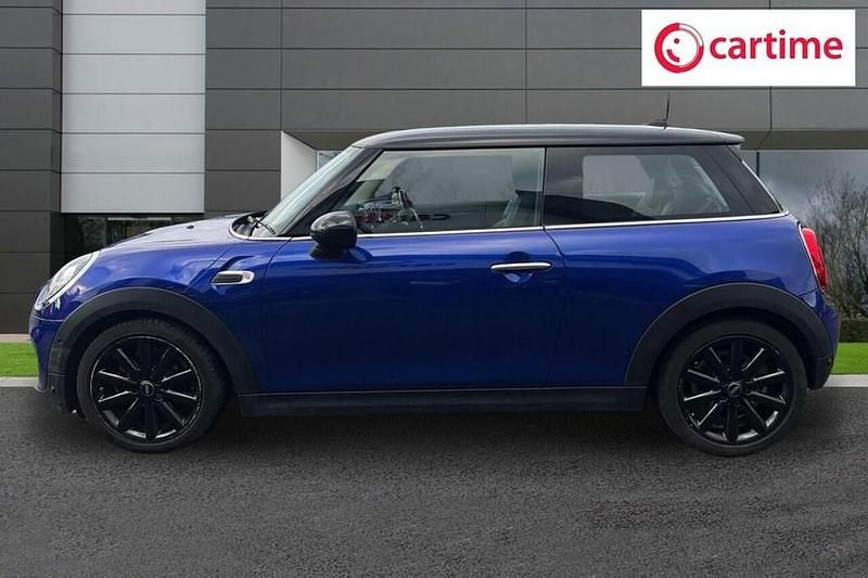 Begagnad Mini Cooper Classic 136 HK (100 kW) 2020 Blå Halvkombi