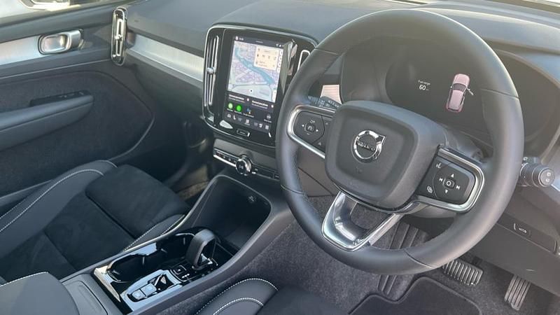 Used Volvo XC40 Plus 163 HP (119 kW) 2025 Metallic  onyx black SUV