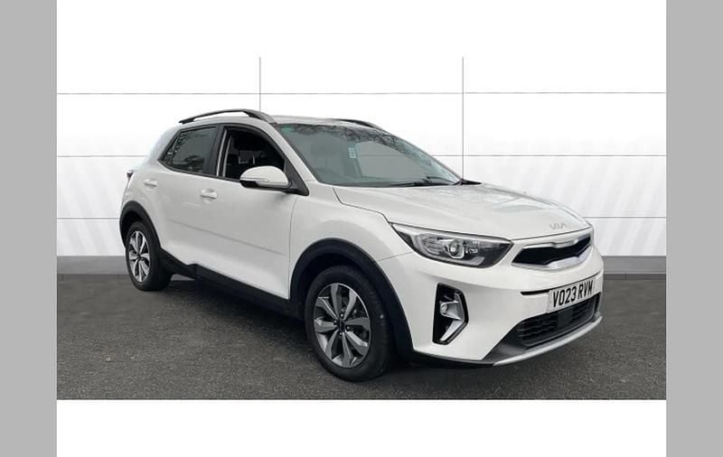 White Used 2023 Kia Stonic SUV | £13,013 (Good price) - Image 1/4