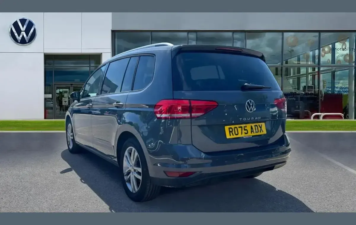 Used VW Touran Match 150 HP (110 kW) 2025 Grey MPV
