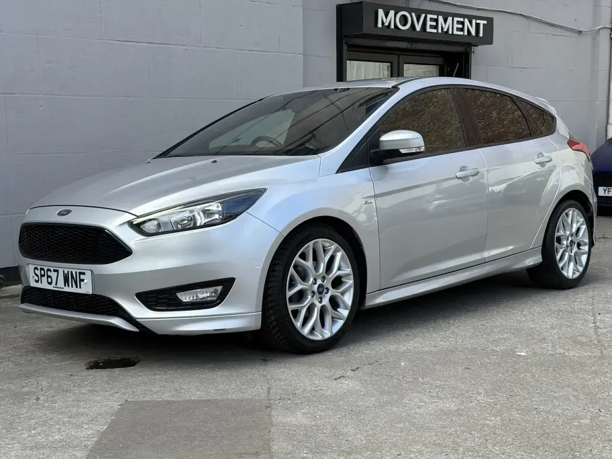 Used Ford Focus ST-Line 125 HP (91 kW) 2017 Silver Hatchback