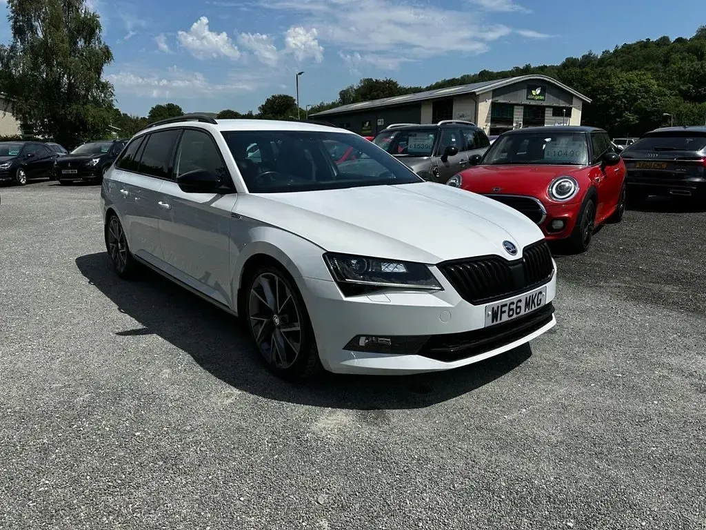Used Skoda Superb SportLine 190 HP (139 kW) 2016 White Estate