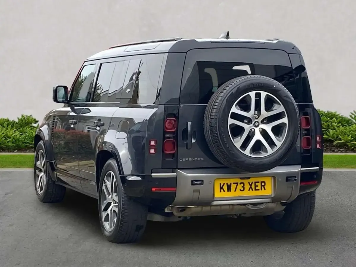 Używany Land Rover Defender SE Dynamic 2023 Szary SUV