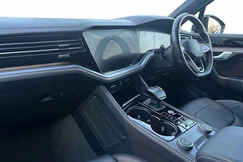 Used VW Touareg Black Edition 286 HP (210 kW) 2023 Meloe blue SUV