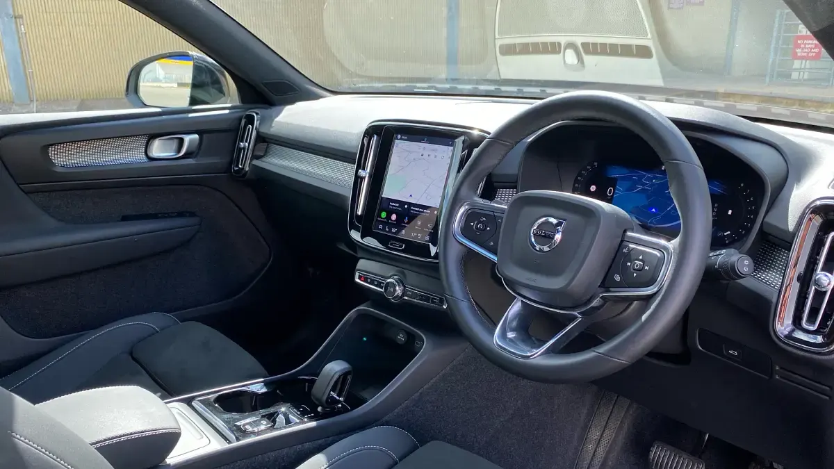 Used Volvo XC40 Plus 163 HP (119 kW) 2025 Blue SUV