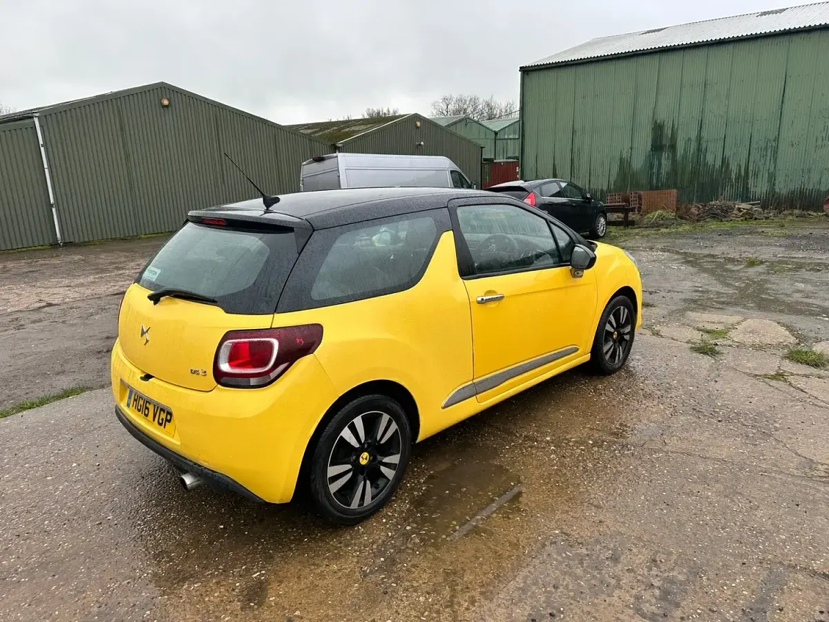 Used Citroën DS3 Chic 2016 Yellow Hatchback
