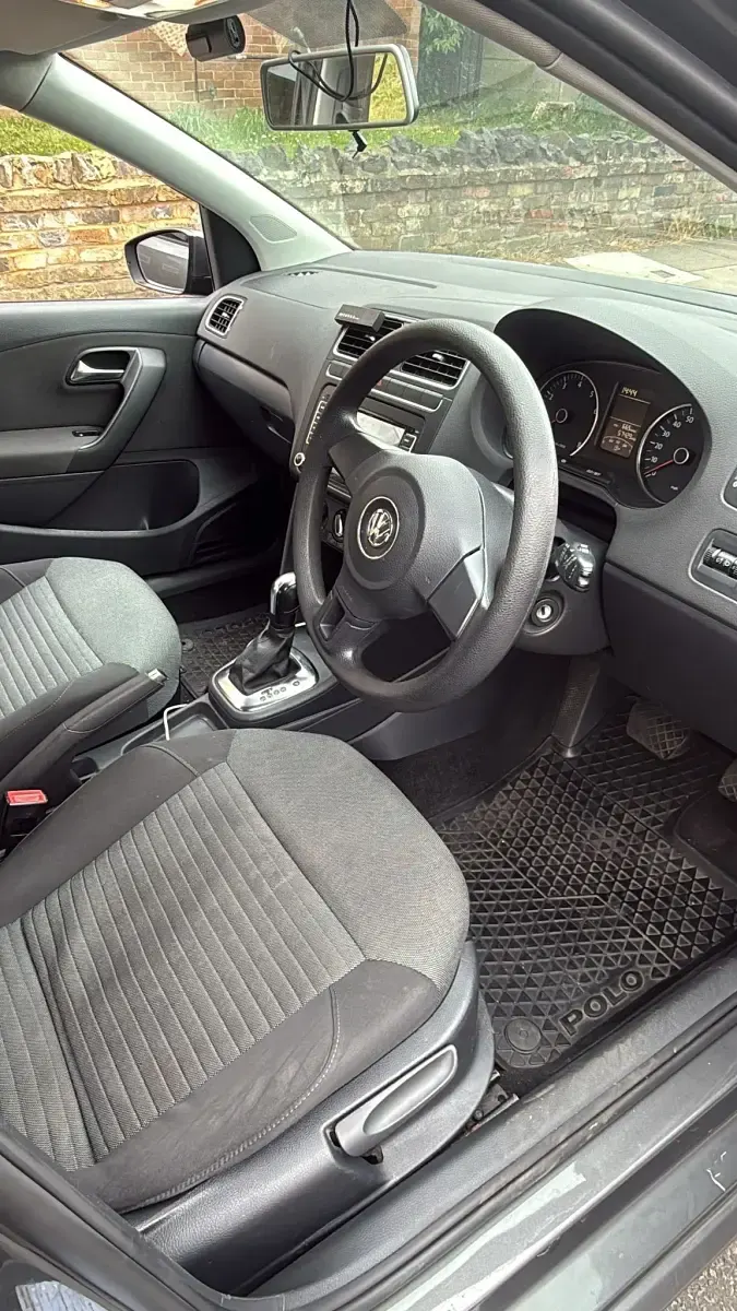 Begagnad VW Polo SE 2011 Grå Halvkombi