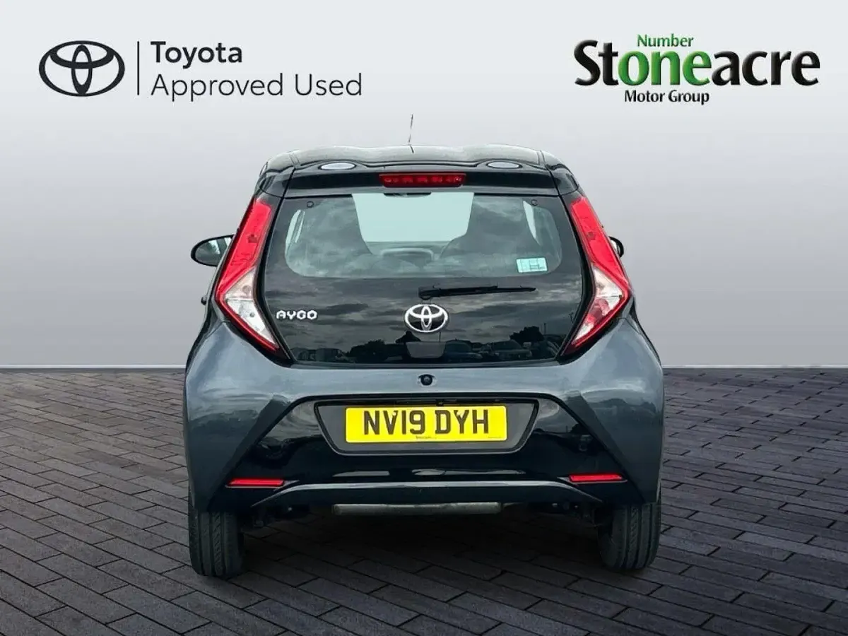 Used Toyota Aygo X-play 72 HP (52 kW) 2019 Grey Hatchback