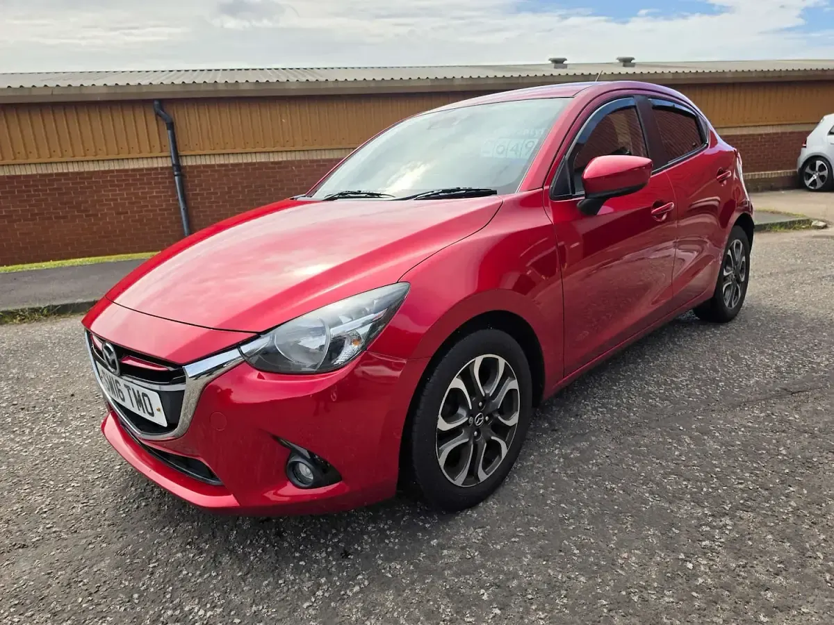 Used Mazda 2 Inclusive 90 HP (66 kW) 2016 Red Hatchback