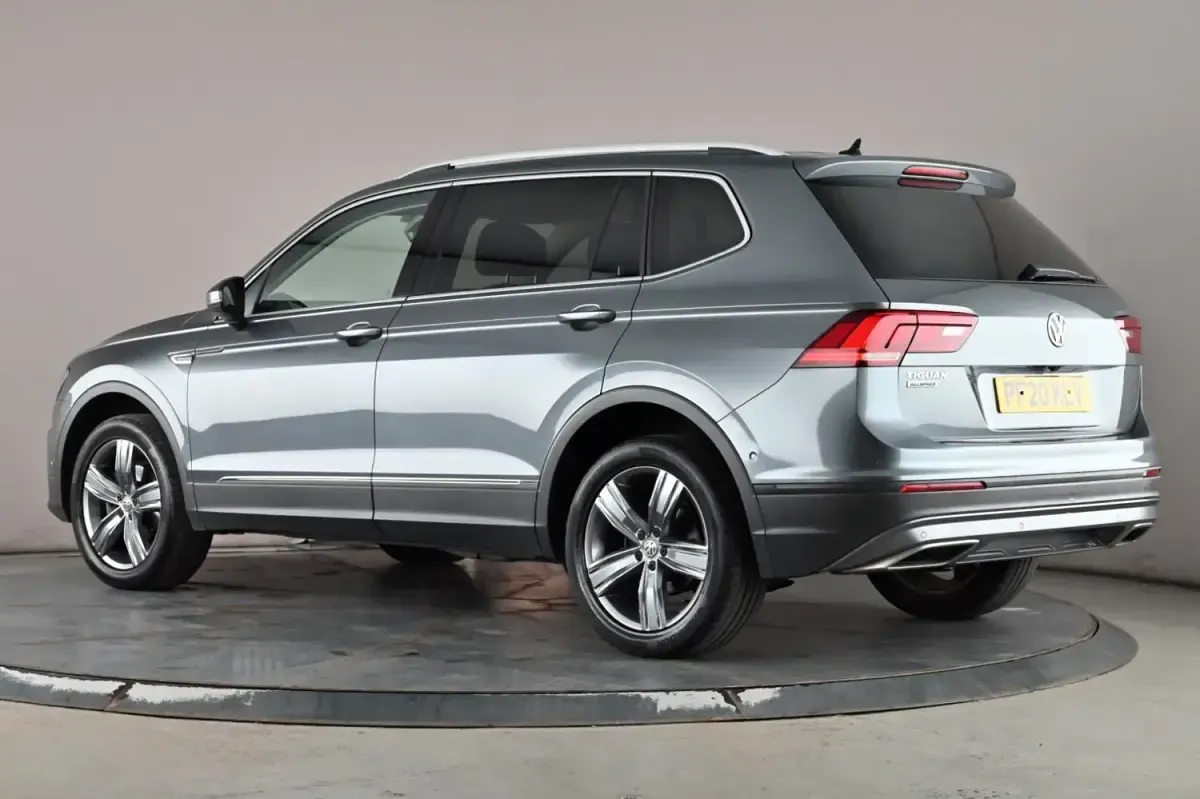 Usado VW Tiguan Allspace Match 150 HP (110 kW) 2020 Cinzento SUV