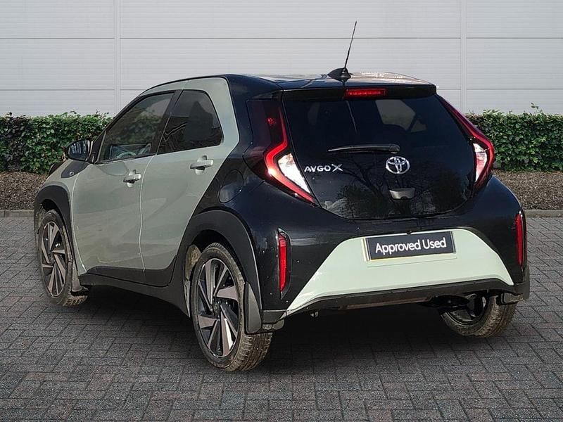 Used Toyota Aygo X 72 HP (52 kW) 2025 Green SUV