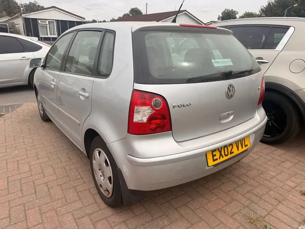 Used VW Polo S 75 HP (55 kW) 2002 Silver Hatchback