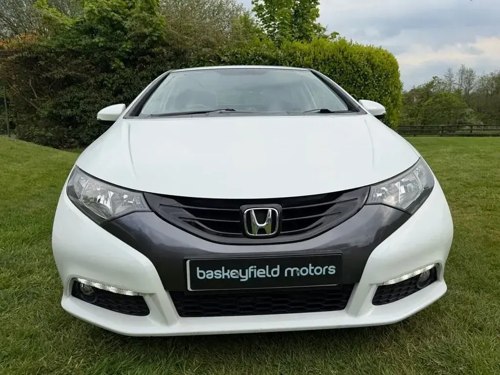 Begagnad Honda Civic ES 142 HK (104 kW) 2012 Vit Halvkombi