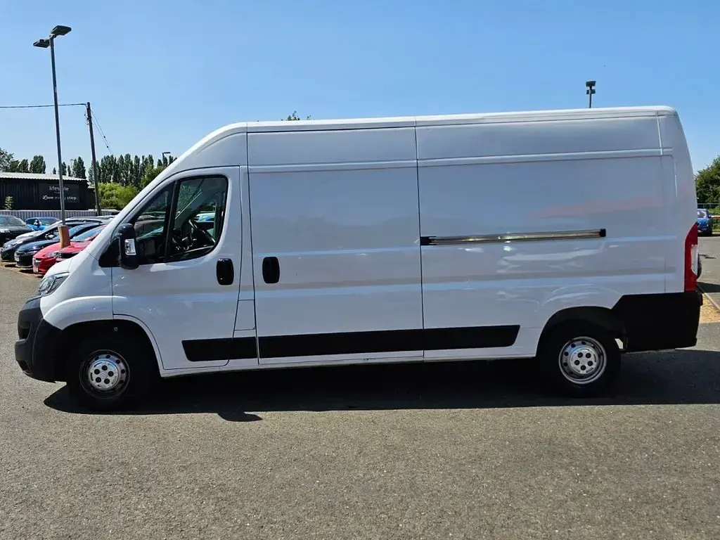Used Citroën Relay 140 HP (102 kW) 2023 White Van