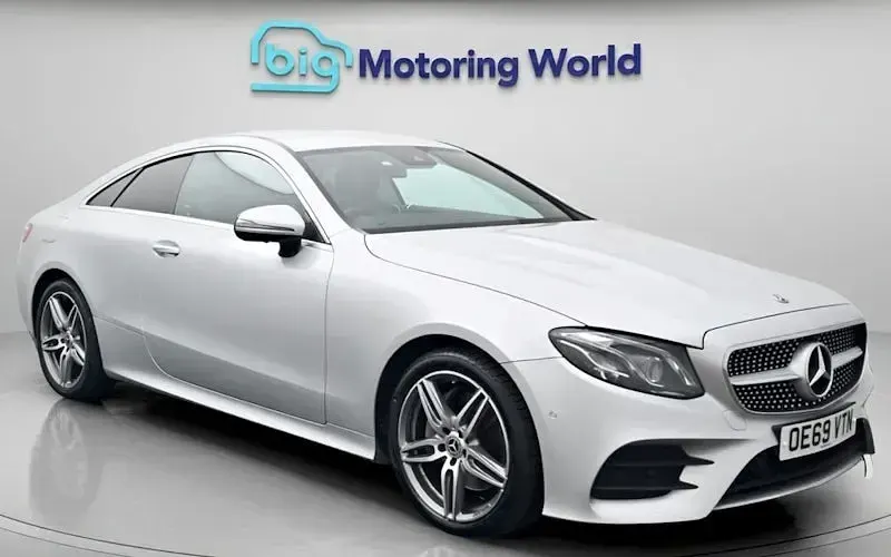 Usado Mercedes E220 AMG line 194 HP (142 kW) 2019 Coupé