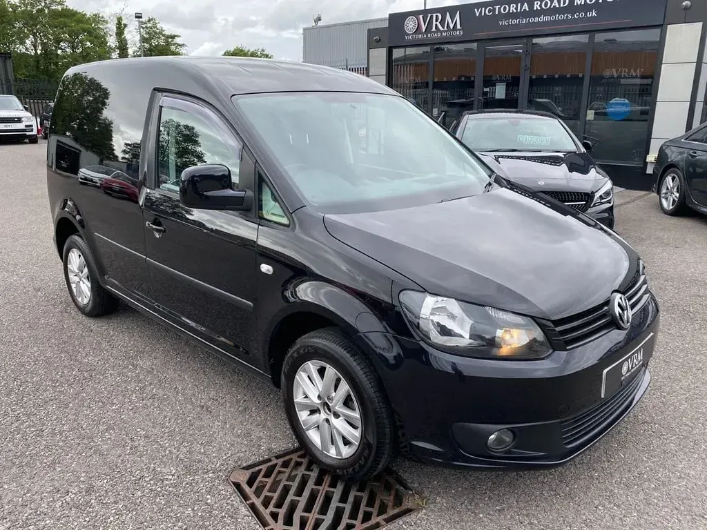 Used VW Caddy Highline 101 HP (74 kW) 2014 Black MPV