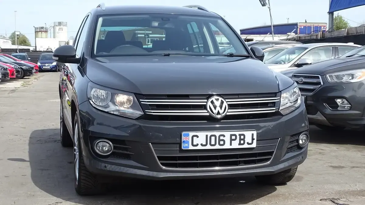 Usado VW Tiguan Edition 150 CV (110 kW) 2016 Gris SUV
