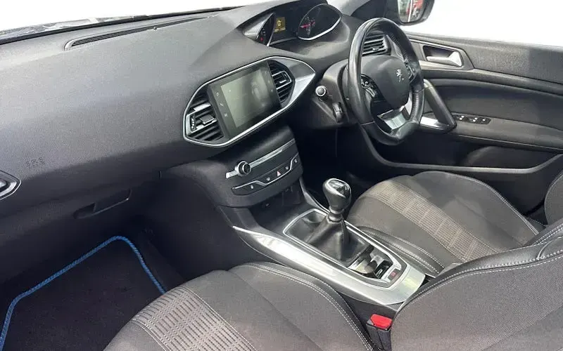 Used Peugeot 308 Allure 131 HP (96 kW) 2019 Blue Hatchback
