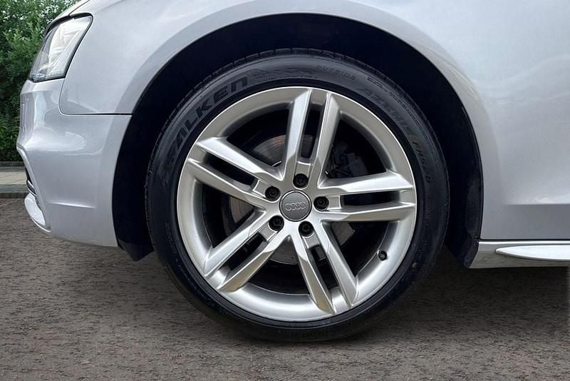 Begagnad Audi A4 S-Line 150 HK (110 kW) 2015 Silver Kombi