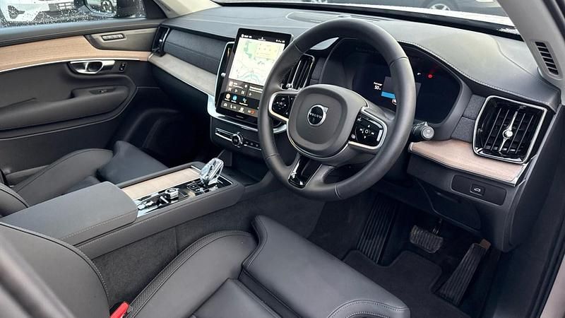 Used Volvo XC90 Plus 250 HP (183 kW) 2025 Gold SUV