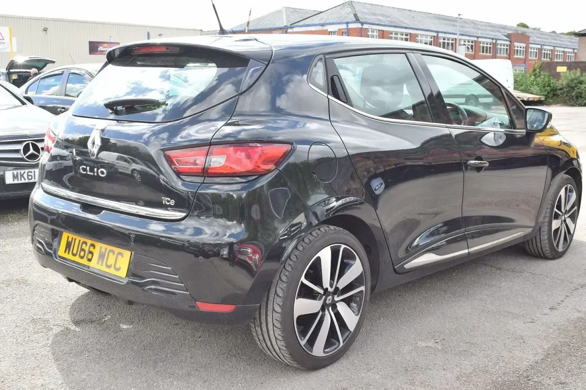 Used Renault Clio Dynamique 90 HP (66 kW) 2016 Black Hatchback