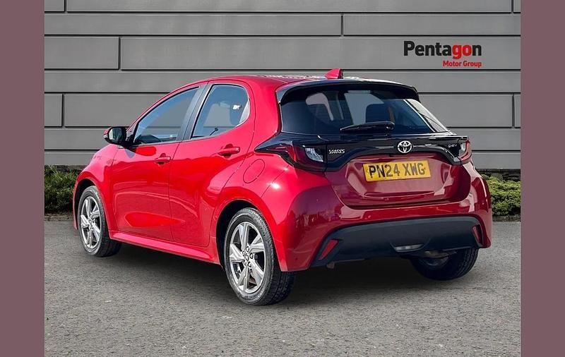 Used Toyota Yaris Hybrid 113 HP (83 kW) 2024 Red Hatchback