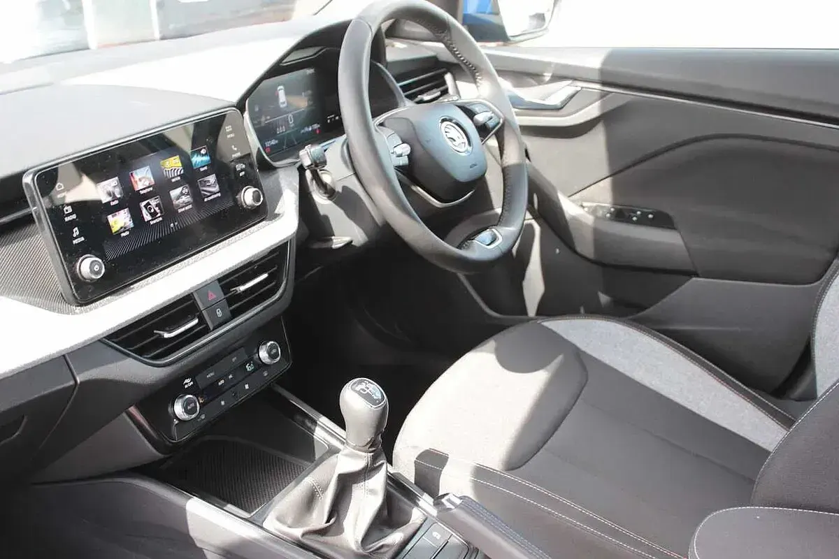 Used Skoda Kamiq SE 94 HP (69 kW) 2024 Race blue metallic SUV