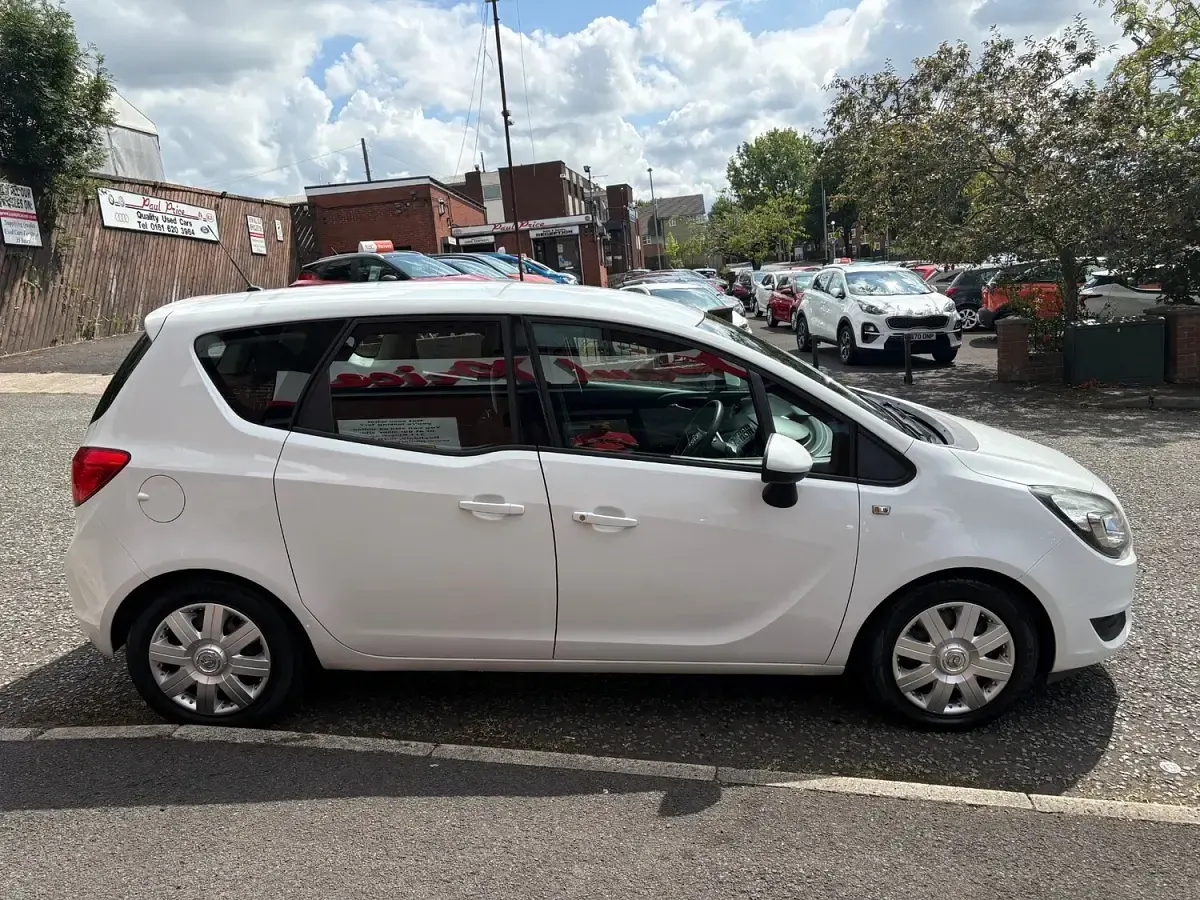 Used Vauxhall Meriva 136 HP (100 kW) 2015 White MPV