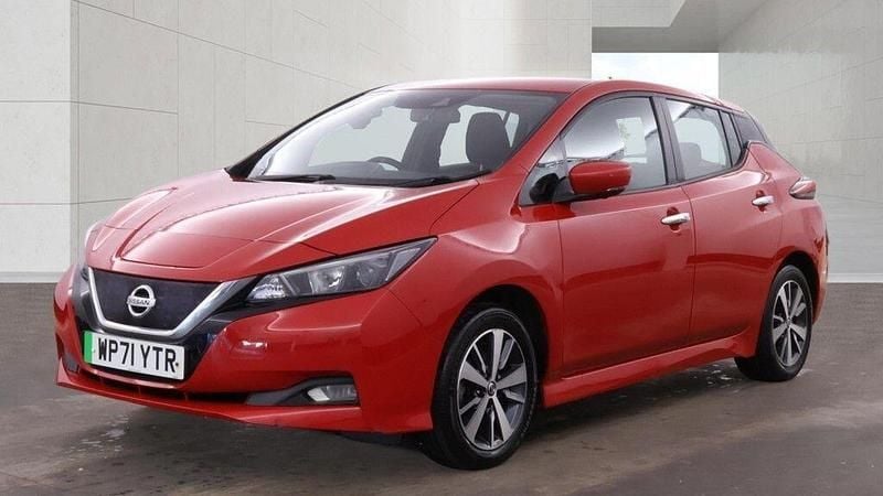 Usado Nissan Leaf Acenta 110 kW (150 HP) 2022 Vermelho Citadino