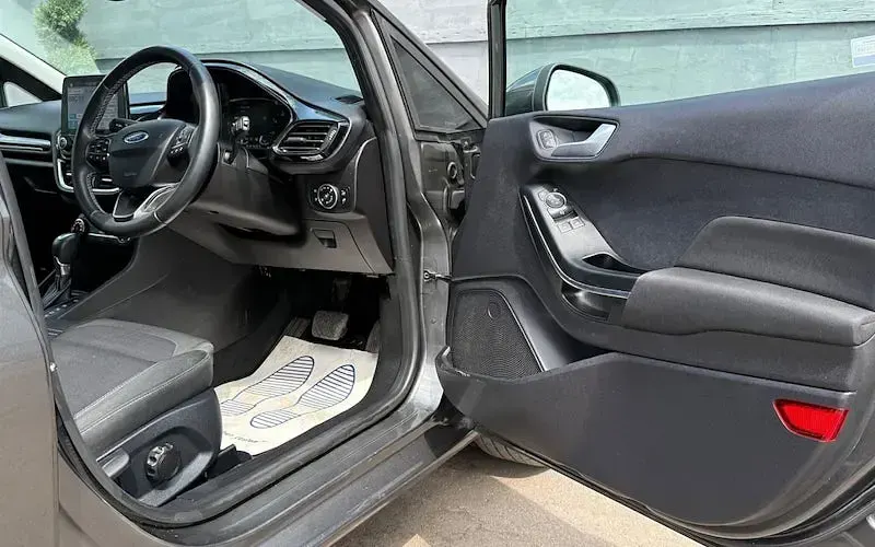 Used Ford Fiesta Titanium 101 HP (74 kW) 2018 Grey Hatchback