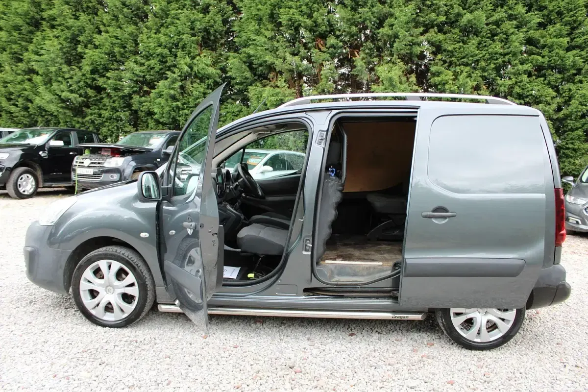 Used Citroën Berlingo 100 HP (73 kW) 2017 Grey MPV