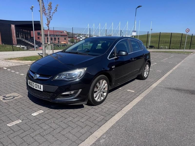 Usado Vauxhall Astra Elite 165 CV (121 kW) 2013 Negro Utilitario