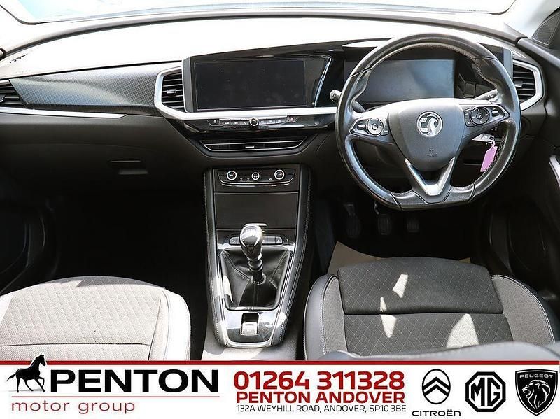 Used Vauxhall Grandland X GS Line 130 HP (95 kW) 2022 White SUV