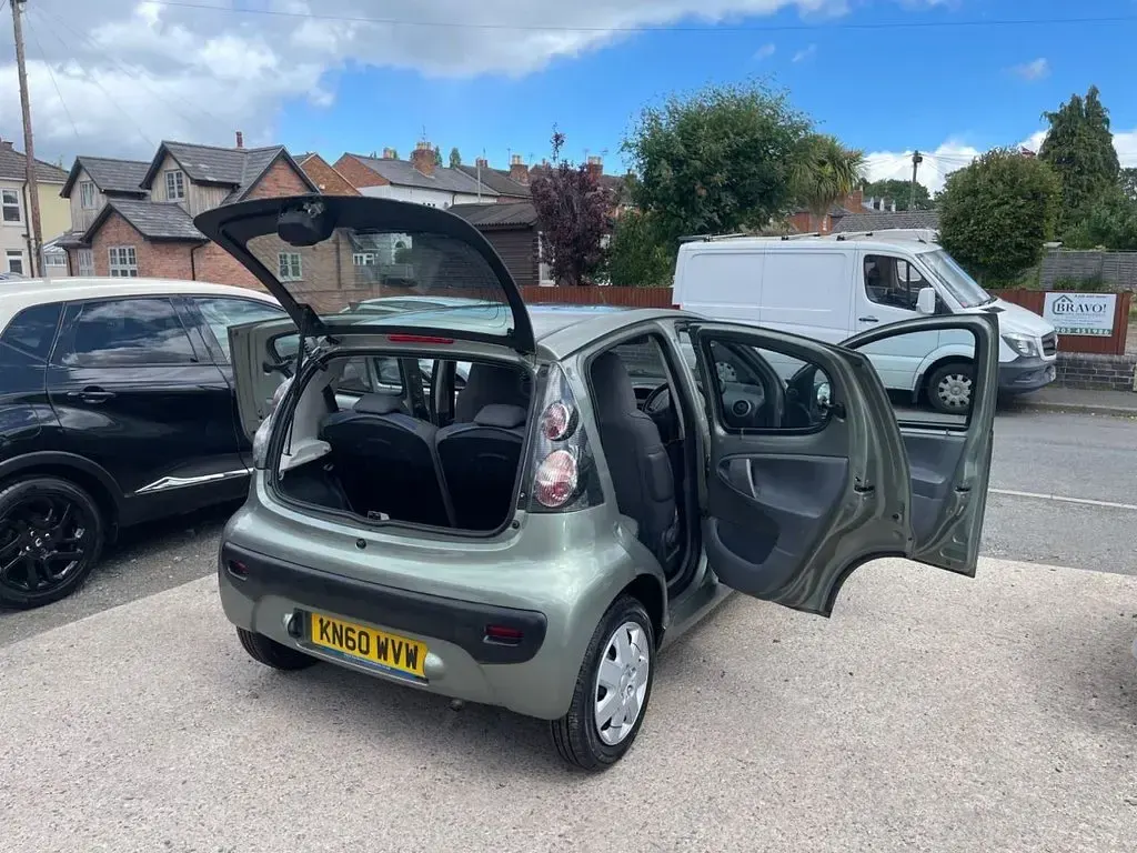Begagnad Citroën C1 VTR Sport 68 HK (50 kW) 2010 Grön Halvkombi