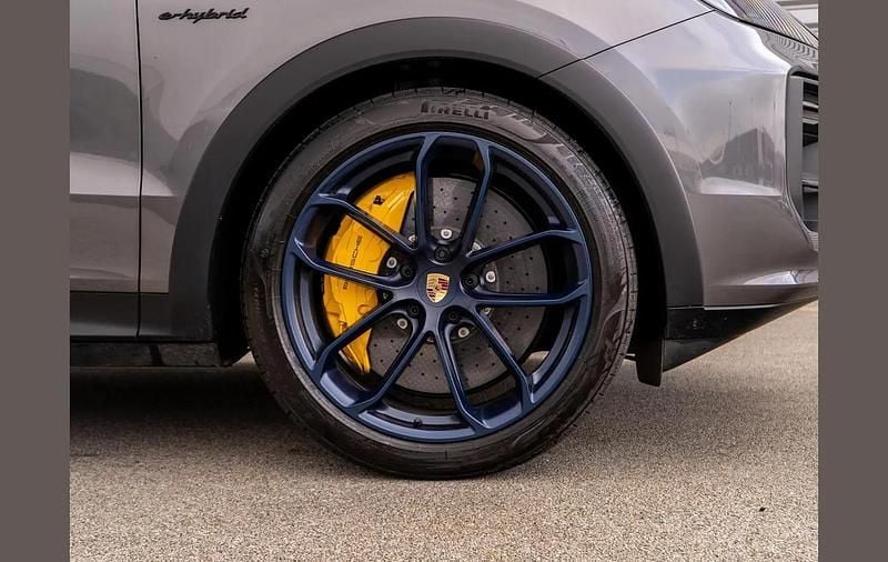 Used Porsche Cayenne Turbo E-Hybrid 729 HP (536 kW) 2024 Grey SUV