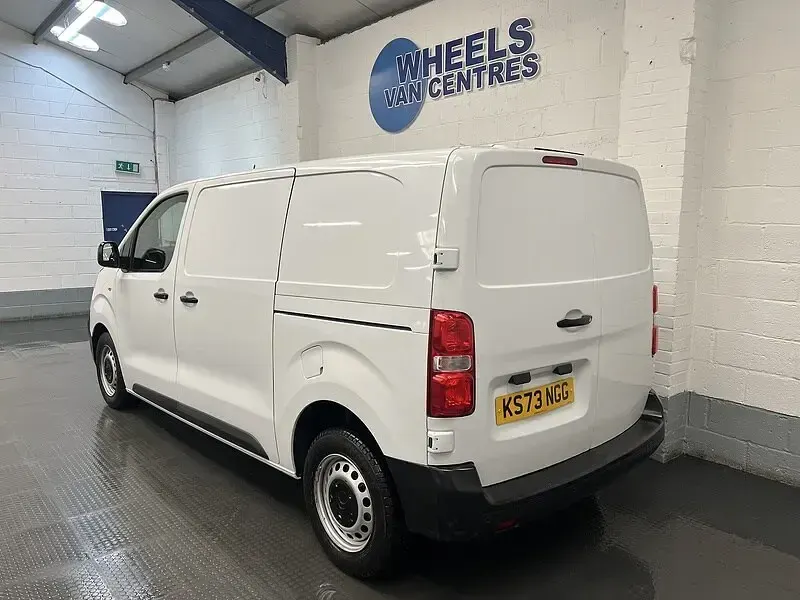 Used Citroën Dispatch 100 HP (73 kW) 2023 White MPV
