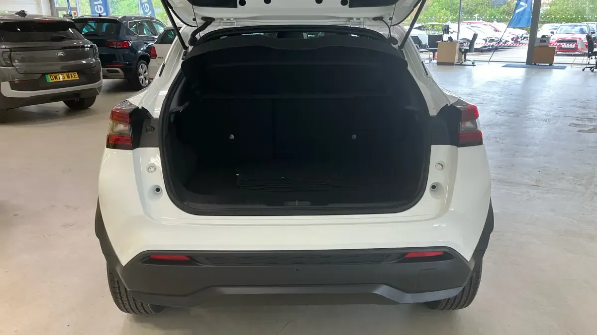 Used Nissan Juke N-Connecta 114 HP (83 kW) 2023 White SUV