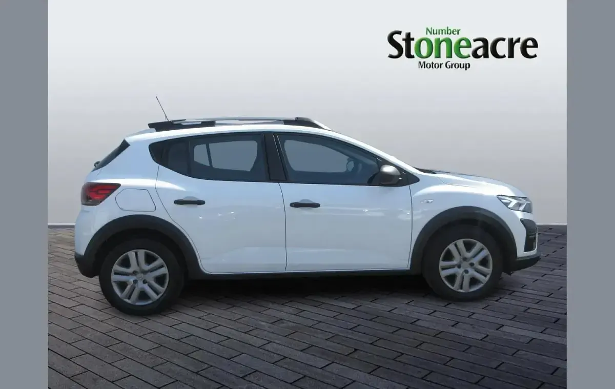 Used Dacia Sandero Essentiel 99 HP (72 kW) 2022 White Hatchback