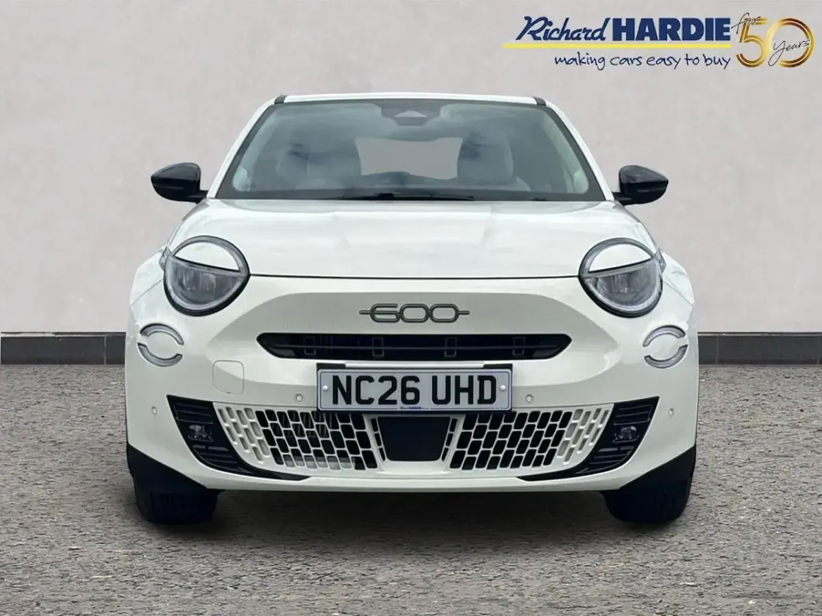New Fiat 600 Icon 99 HP (72 kW) 2026 White SUV