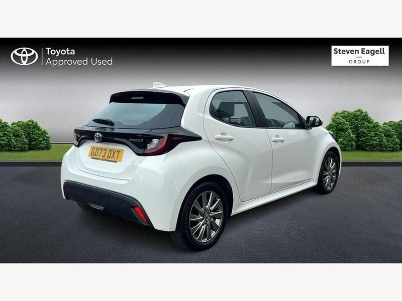 Used Toyota Yaris Hybrid 114 HP (83 kW) 2024 White Hatchback
