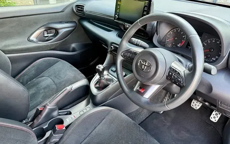 Używany Toyota Yaris 272 KM (200 kW) 2021 Czerwony Hatchback