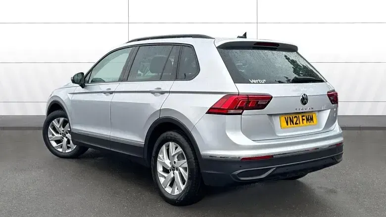 Usado VW Tiguan Life 150 CV (110 kW) 2021 Plateado SUV