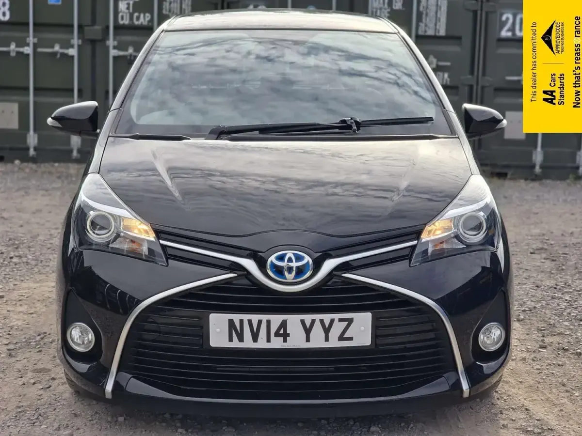 Used Toyota Yaris 101 HP (74 kW) 2014 Black Hatchback