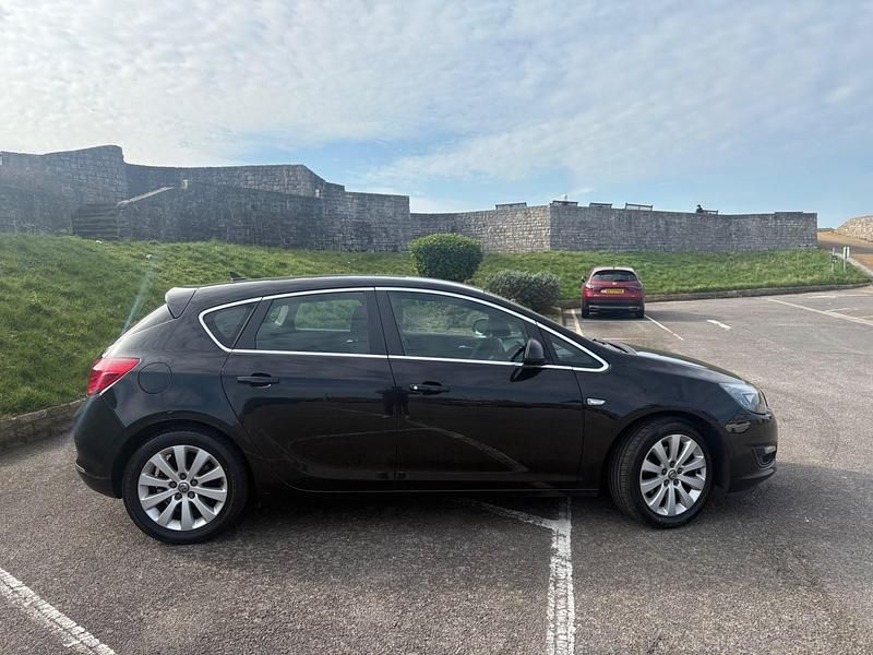 Used Vauxhall Astra S 110 HP (80 kW) 2013 Black Hatchback