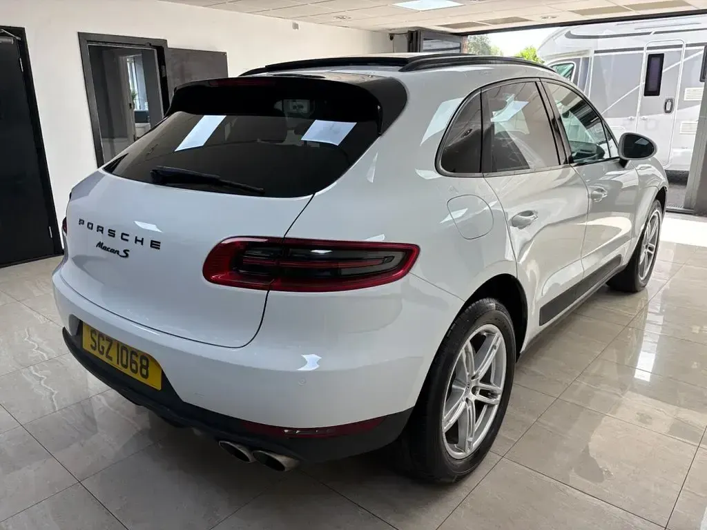 Used Porsche Macan 258 HP (189 kW) 2017 White SUV