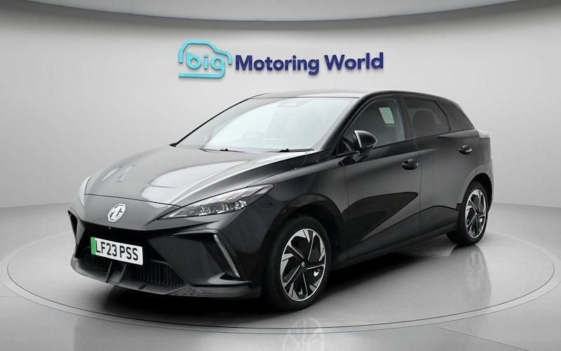 Begagnad MG MG4 EV Trophy 150 kW (204 HK) 2025 Halvkombi