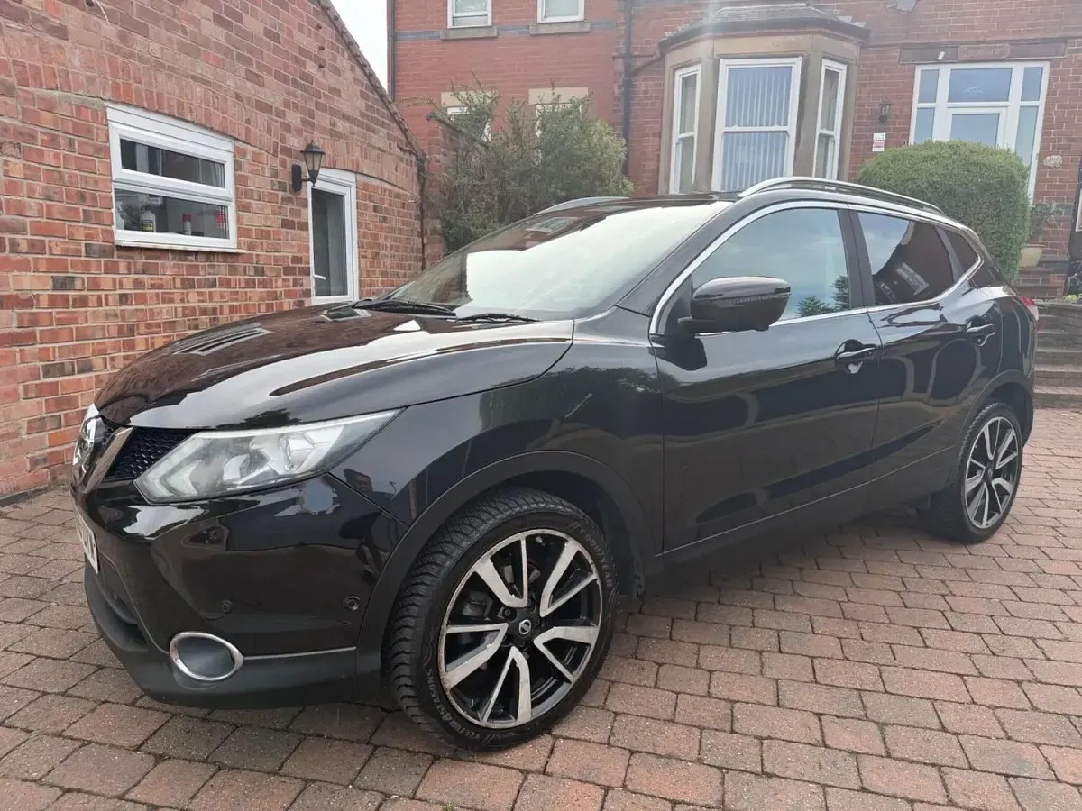 Used Nissan Qashqai Tekna 130 HP (95 kW) 2016 Black SUV