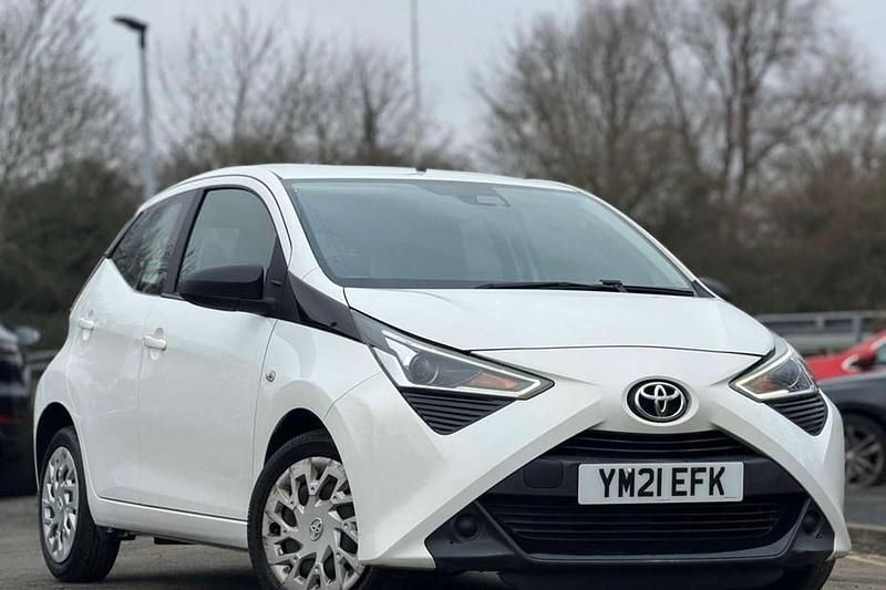 Used Toyota Aygo X-play 2021 White Hatchback
