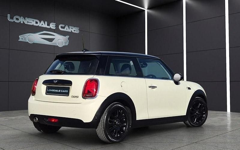 Używany Mini Cooper Hatch 136 KM (100 kW) 2018 Biały Hatchback