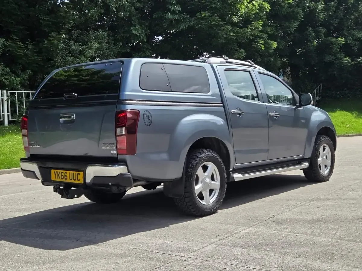 Used Isuzu D-Max 161 HP (118 kW) 2016 Grey Pickup